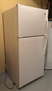 lot 674 image: Amana Refrigerator Freezer Model ATB1935HRW
