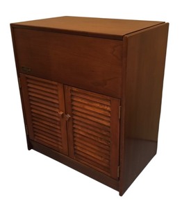 lot 669 image: Vintage Magnavox Bar Stand