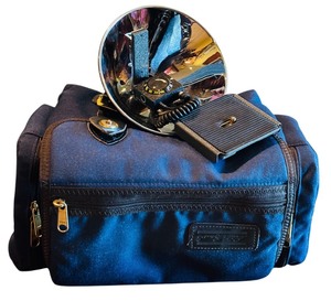lot 529 image: Vintage Camera Flash Unit and Bags