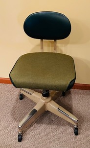 lot 618 image: Vintage Green Office Chair