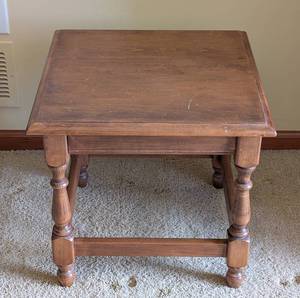 lot 481 image: Vintage Heywood Wakefield Wood Side Table