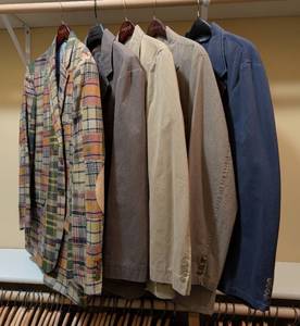 lot 563 image: (5) Mens Dress Coats  Blazers