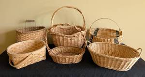 lot 573 image: Set of 7 Woven Baskets in Various Styles