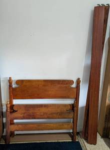 lot 576 image: Vintage Wooden Twin Bed Frame