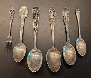 lot 516 image: Collection of 6 Vintage Sterling Silver Souvenir Spoons and Fork