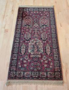lot 709 image: Whittall Persian Accent Rug