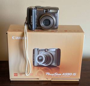 lot 711 image: Canon Powershot A590 IS Digital Camera