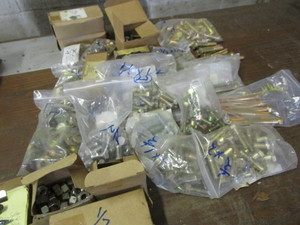 lot 13 image: Nuts, bolts, washers, new, 12, Grade 5 & 8