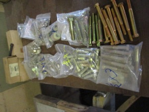 lot 14 image: Nuts, bolts, washers, new 12 Grade 8