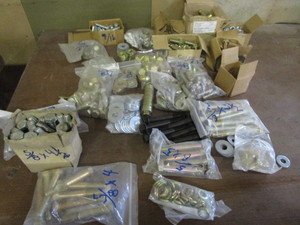 lot 15 image: Nuts & bolts, new 58 Grade 8