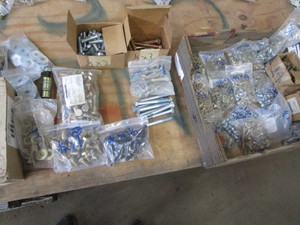 lot 22 image: Nuts & bolts, new 12, 14, 38, 516