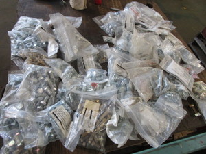 lot 23 image: Nuts & bolts, new zinc, various sizes