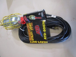 lot 34 image: Utility Light, 50ft Cord