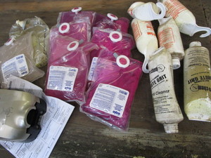 lot 82 image: Gojo Dispenser & Refills