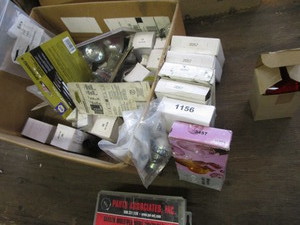 lot 96 image: Auto Light Bulbs