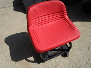 lot 128 image: MAC Roller Stool