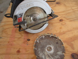 lot 140 image: Circular Saw, Blades