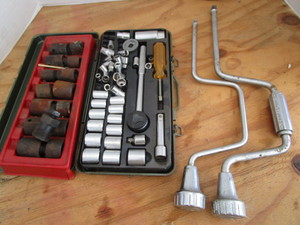 lot 143 image: Sockets, Spinner Bars, 12 Impact Sockets