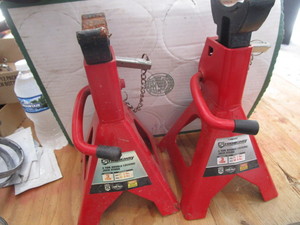 lot 174 image: Strongway 3T Jack Stands