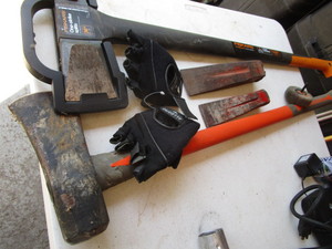 lot 194 image: Fiskars Axe, Splitting Maul, Wedges