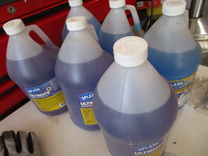 lot 199 image: Splash, 6 Gallons