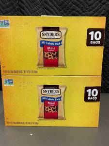 lot 18 image: Snyders of Hanover 100 Calorie Pack Mini Pretzels - 20 Bags