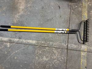 lot 8 image: 2 Expert Gardener Bow Rake