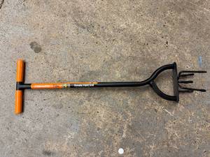 lot 12 image: Fiskars Tiller