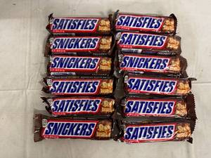 lot 197 image: 12 Snickers Candy Bars
