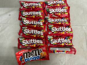 lot 210 image: 12 Packs of Variety Candy