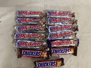 lot 211 image: 12 Packs of Variety Candy