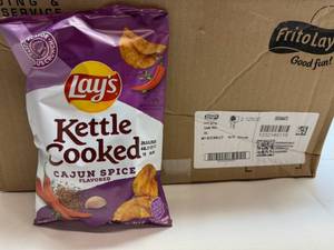 lot 39 image: 18x 2.125oz Lays Kettle Cooked Cajun Spice Chips