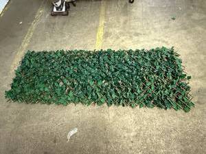 lot 140 image: Expandale Ivy Screen Double Sided-72x36