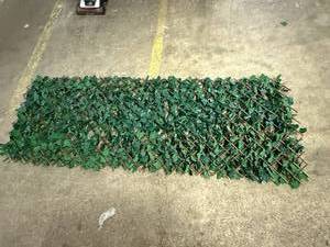 lot 139 image: Expandale Ivy Screen Double Sided-72x36