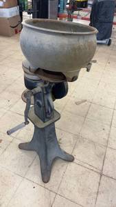 lot 7 image: Antique De Laval Cream Separator No. 12