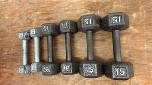 lot 89 image: Set of 7 Hex Dumbbells - 5 lbs to 15 lbs
