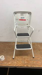 lot 92 image: Pair of Cosco Step Stools - White and Red