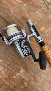 lot 102 image: Daiwa 1300C Spinning Reel with Wooden Handle Fishing Rod