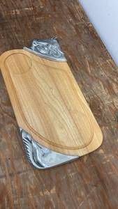 lot 103 image: Wooden Cutting Board with Pewter Cow and Corn Details