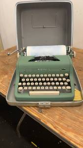 lot 106 image: Vintage Royal Typewriter in Carry Case