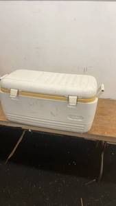 lot 120 image: Large Igloo Cooler with Flip Lid and Handles
