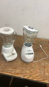 lot 148 image: Pair of 10-Speed Blenders - Hamilton Beach & Oster