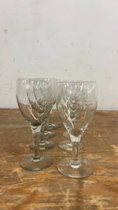 lot 152 image: Set of 8 Etched Clear Wine Glasses