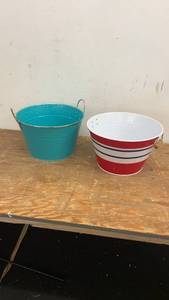 lot 175 image: Set of 2 Decorative Metal Buckets with Handles