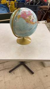 lot 178 image: Vintage Replogle World Globe with Gold Metal Stand