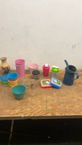 lot 193 image: Assorted Household Items Including Vases, Plastic Containers, and Decor Set
