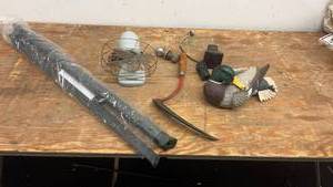 lot 202 image: Mixed Collection of Vintage Items and Tools