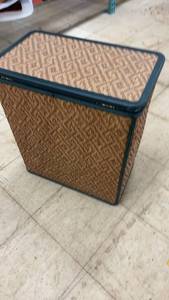 lot 208 image: Vintage Wicker Laundry Hamper with Hinged Lid