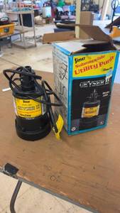 lot 209 image: Simmer Submersible Utility Pump Model 2305 Geyser II