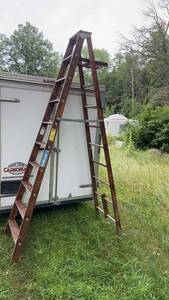 lot 245 image: Wooden Step Ladder - 10ft